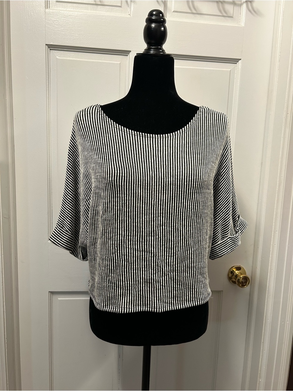 Caution to the wind medium women’s blouse work top black white vertical cuffed